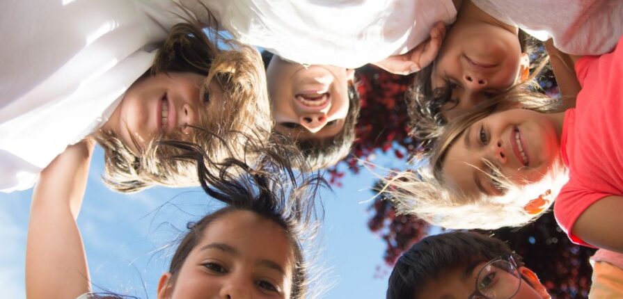 Beneficios de un campamento para la independencia de tus hijos